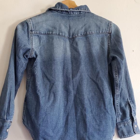 Gap kids light washed shirt size Medium. - Picture 4 of 7